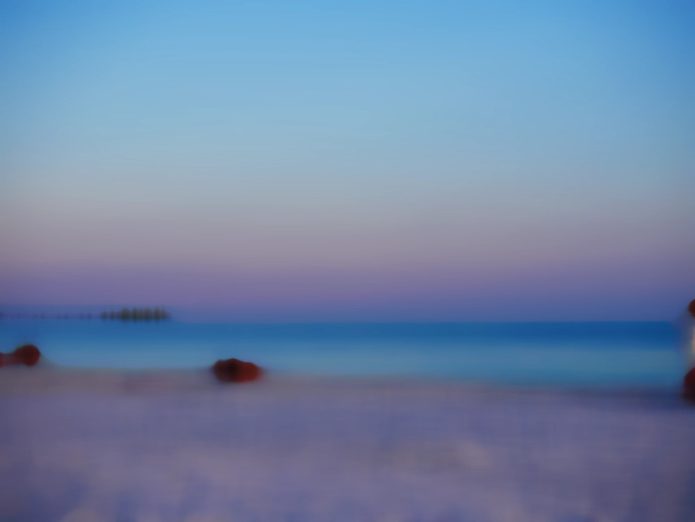 Blurred version of the photo to better see blocks of color